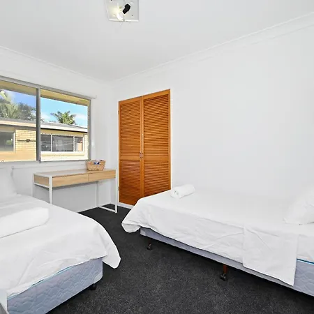 Bungalow On The Beach 4 B/R, 8 Guests, Aircon Zg2 Buddina Exterior photo